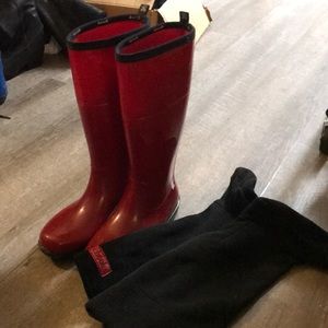 7 red Kamik rain boots with chooka inserts